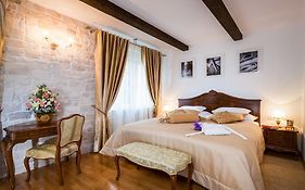 Priska Heritage Rooms